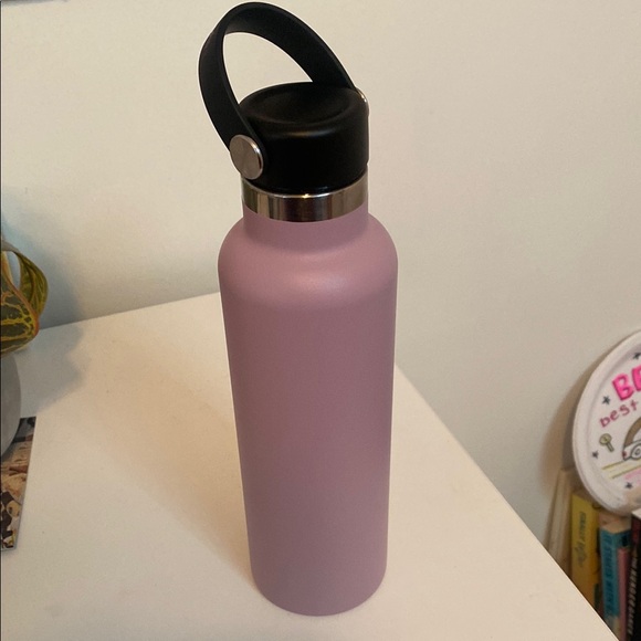 NWOT Hydro Flask - Picture 6 of 8